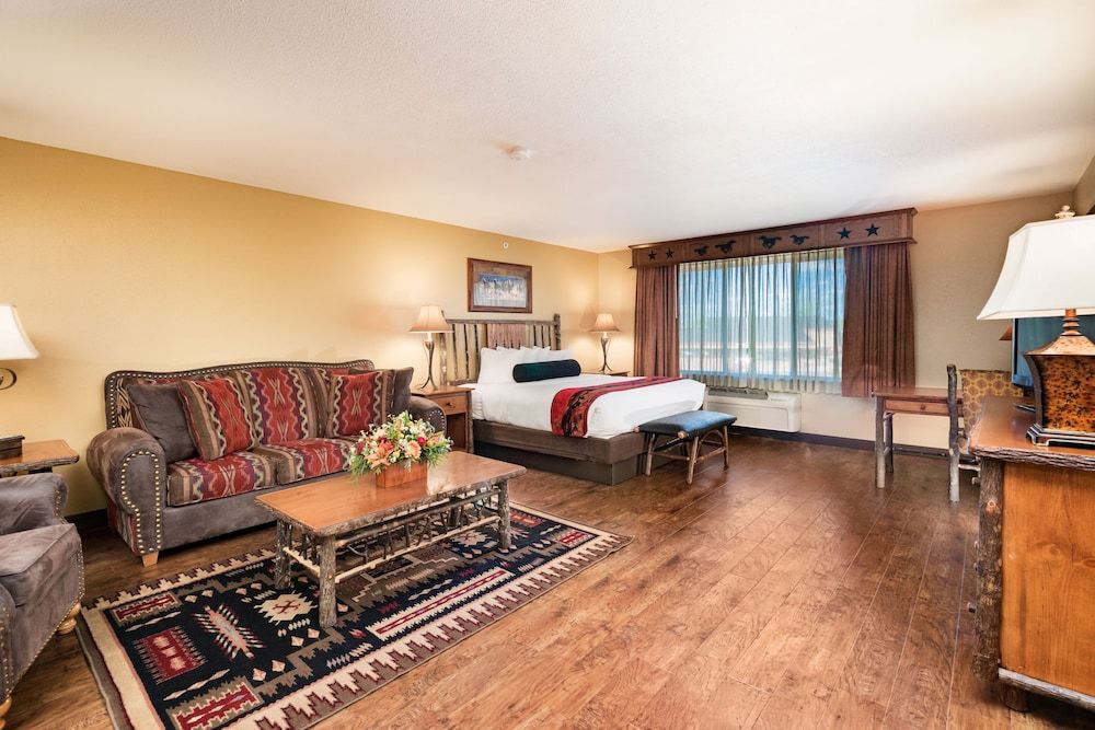 Best Western Plus Kelly Inn & Suites Suite, 1 King Bed with Sofa bed, Non Smoking, Jetted Tub (with Sofabed)