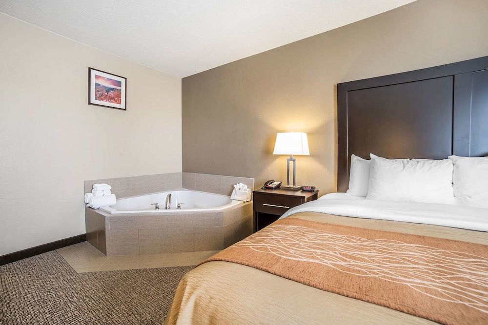 Suite, 1 King Bed, Non Smoking, Jetted Tub
