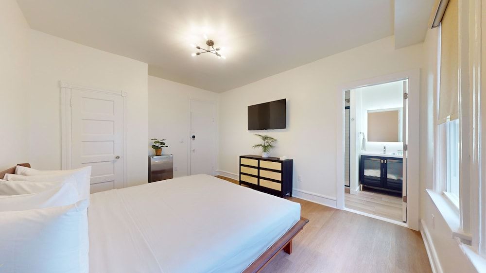 Standard Room, 1 King Bed