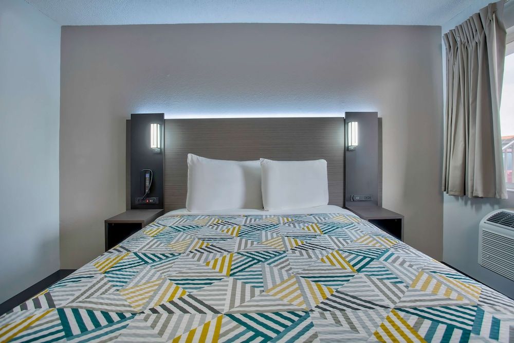 Standard Room, 1 Queen Bed, Non Smoking