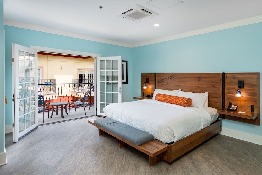 Margaritaville Island Hotel Standard Room, 1 King Bed 3