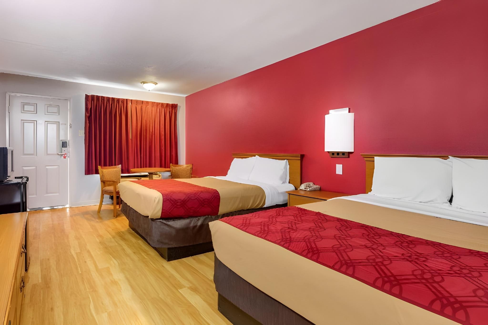 2 Double Beds Nonsmoking