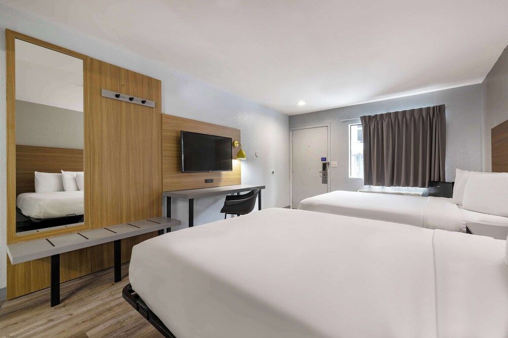 Standard Room, 2 Queen Beds, Non Smoking