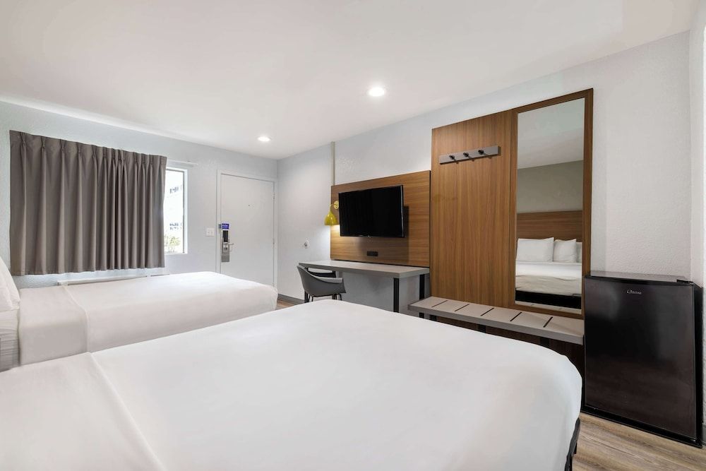 Standard Suite, 2 Queen Beds, Non Smoking