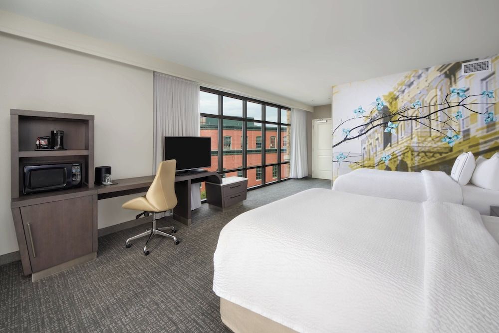 Room, 2 Queen Beds (Mobility/Hearing Access, Roll-In Shwr)