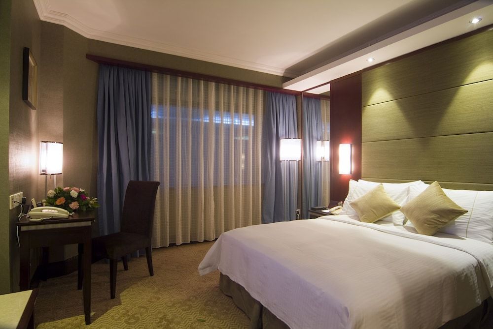 Superior Garden View King-bed Room