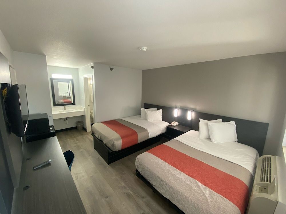 Motel 6 Windsor Locks, CT - Hartford Deluxe Room, 2 Double Beds, Non Smoking, Refrigerator & Microwave