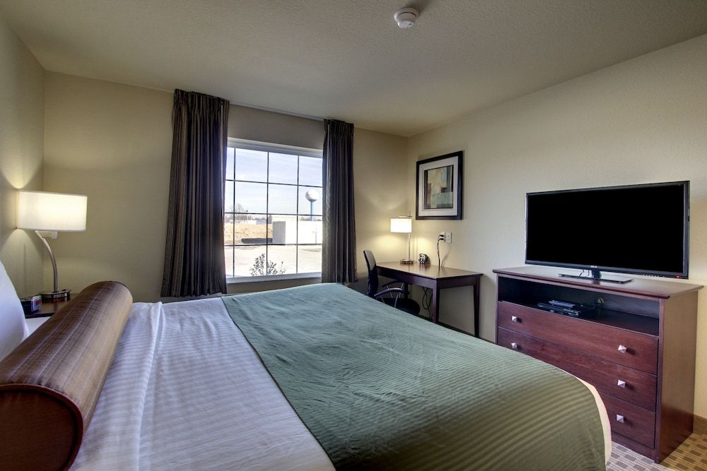Cobblestone Hotel & Suites - Newton Room, 1 King Bed, Non Smoking
