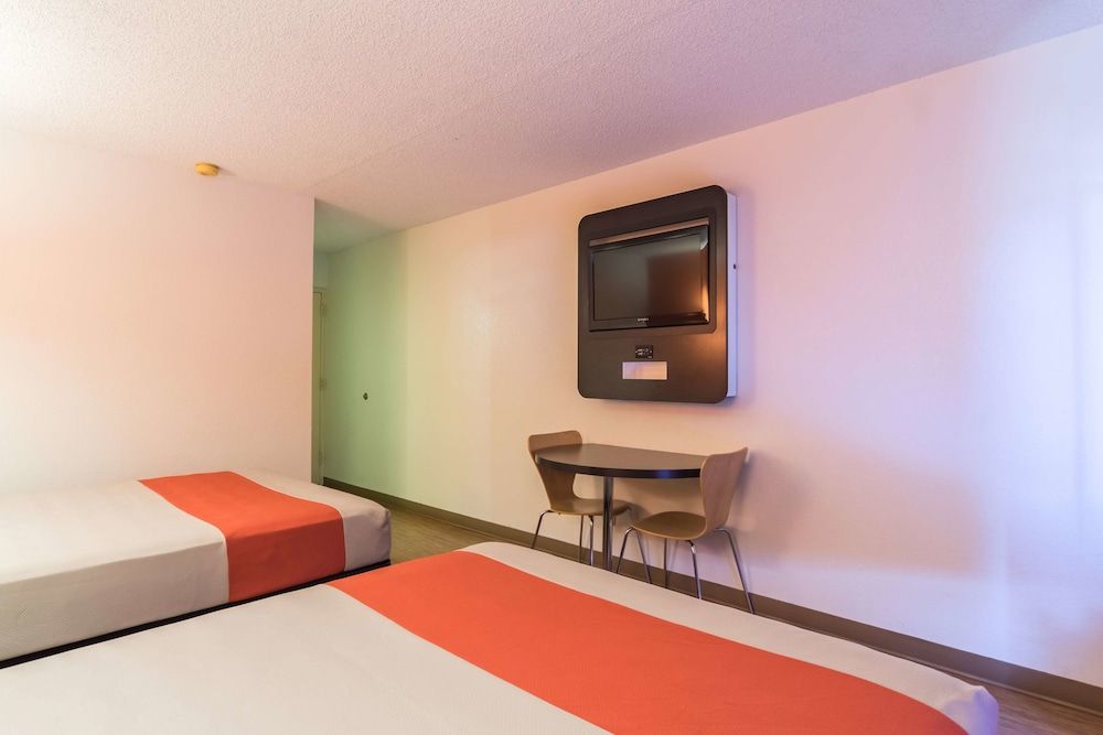 Motel 6 Arkadelphia, AR Deluxe Room, 2 Queen Beds, Accessible, Smoking 3