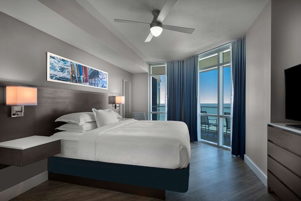 Suite, 2 Bedrooms, Accessible, Ocean View (Hearing/Roll-in Shower)