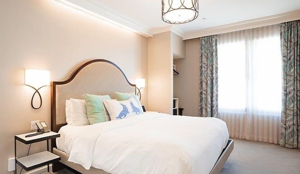 Hotel Atwater Room, 1 King Bed (ADA)