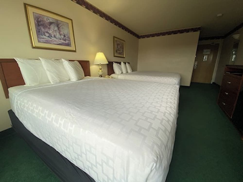 Fairbridge Inn & Suites, Miles City Standard Room, 1 King Bed, Accessible 4