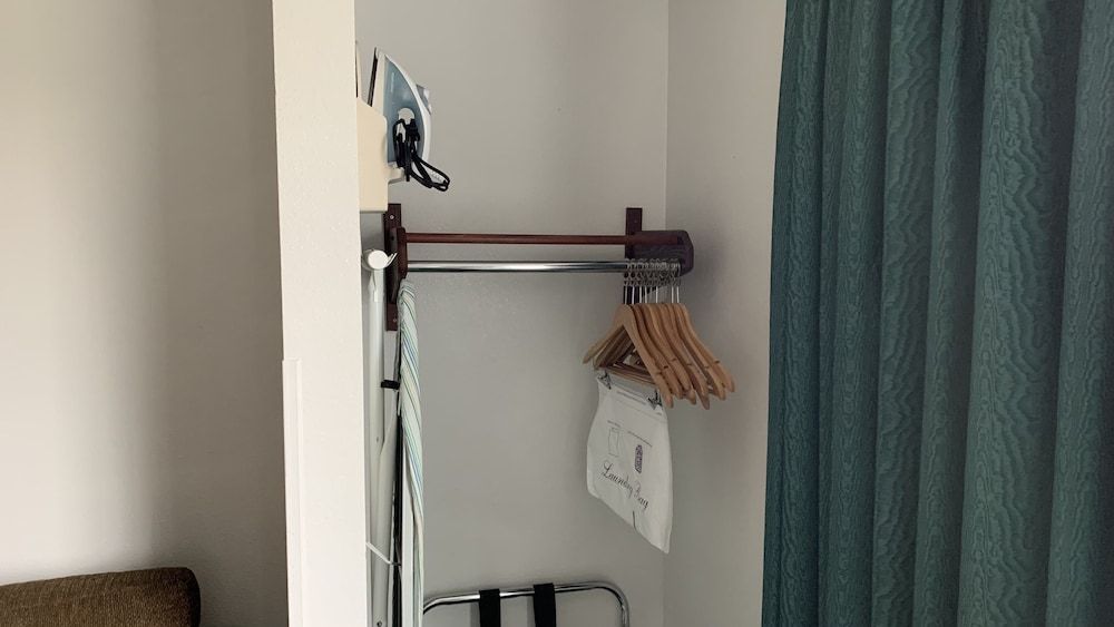 Fairbridge Inn & Suites, Miles City Suite, 1 King Bed 3