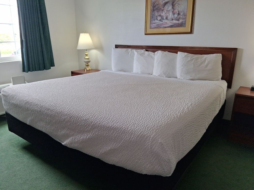 Fairbridge Inn & Suites, Miles City Standard Room, 1 King Bed, Accessible 2