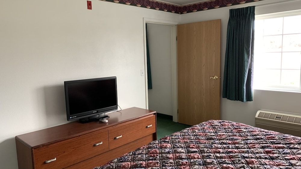 Fairbridge Inn & Suites, Miles City Suite, 1 King Bed 2