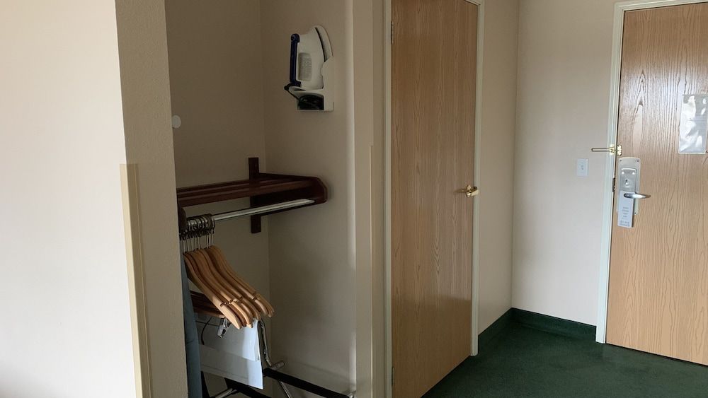 Iron/Ironing Board