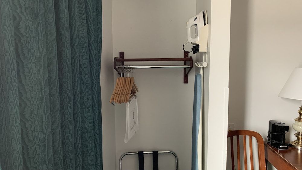 Iron/Ironing Board