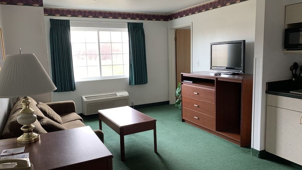 Fairbridge Inn & Suites, Miles City Suite, 1 King Bed 6