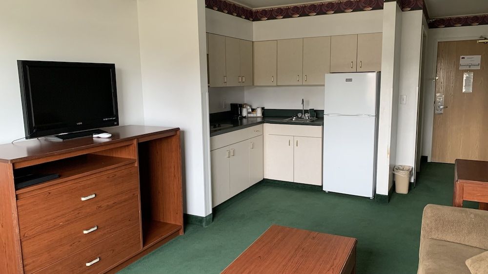 Fairbridge Inn & Suites, Miles City Suite, 1 King Bed 7