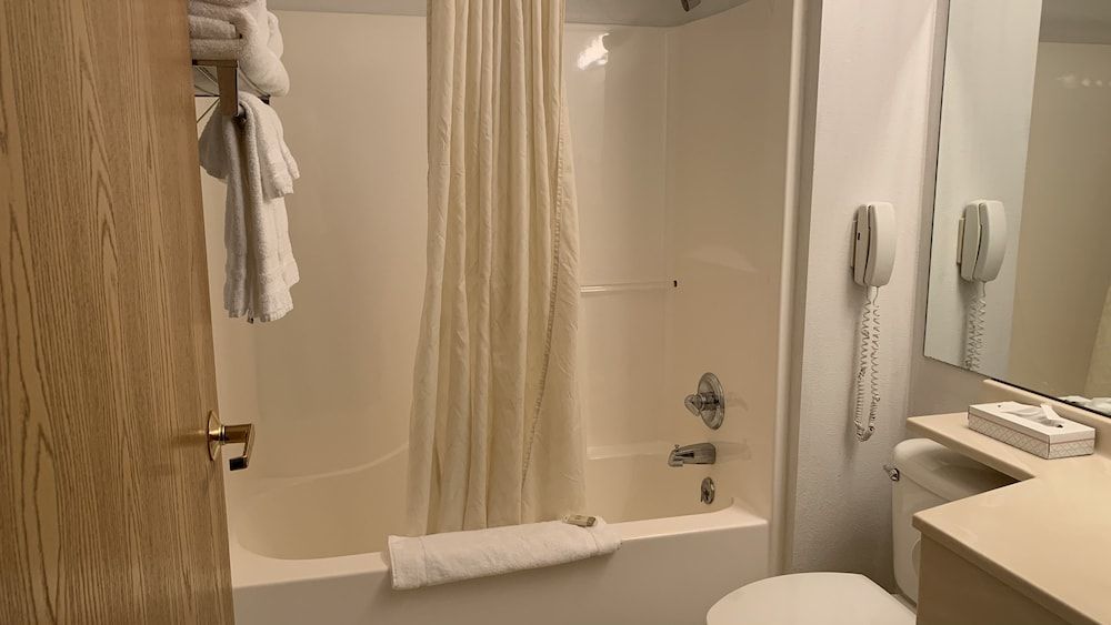 Fairbridge Inn & Suites, Miles City Suite, 1 King Bed 4
