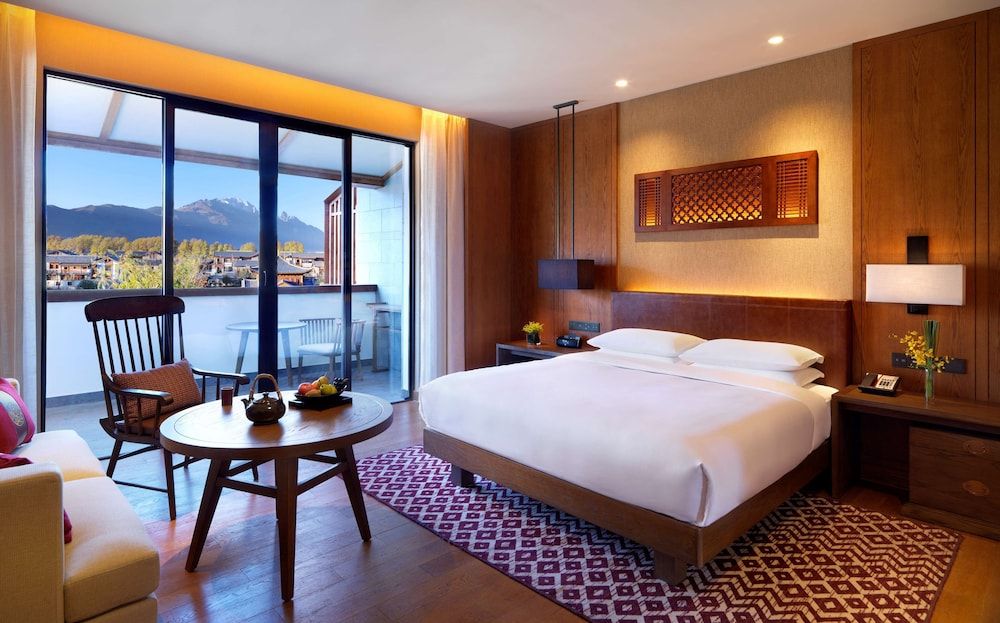 Deluxe Snow Mountain View King Room