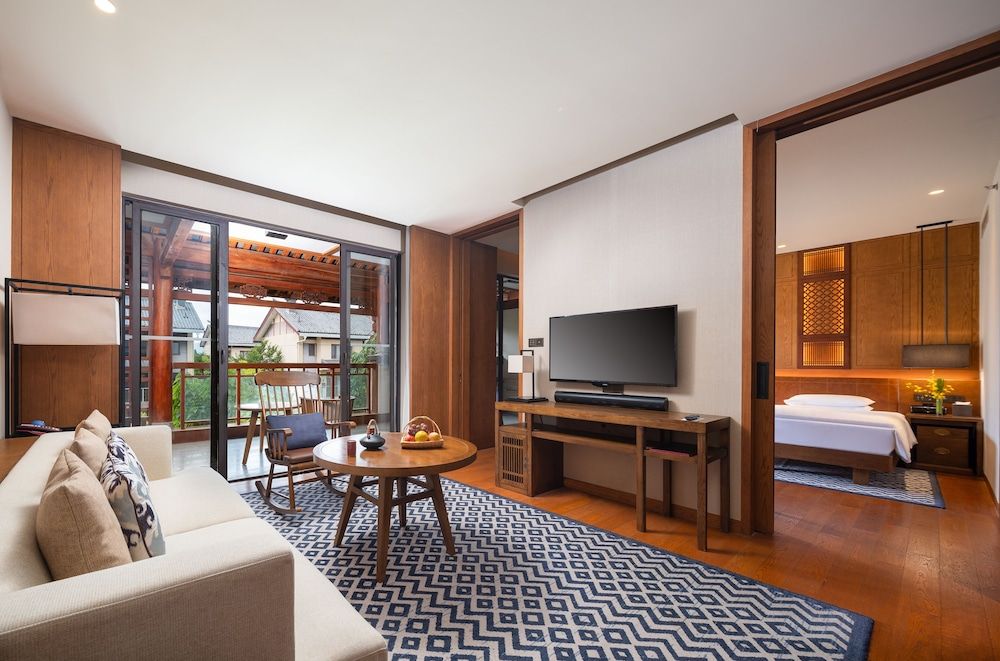 Deluxe Suite, 1 King Bed