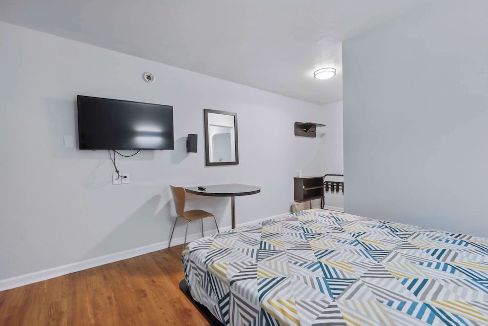 Standard Room, 1 Queen Bed, Accessible, Non Smoking