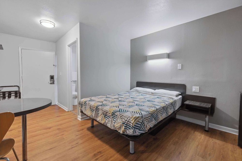 Standard Room, 1 Queen Bed, Non Smoking