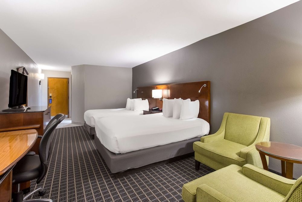 Standard Room, 2 Queen Beds, Non Smoking, Refrigerator