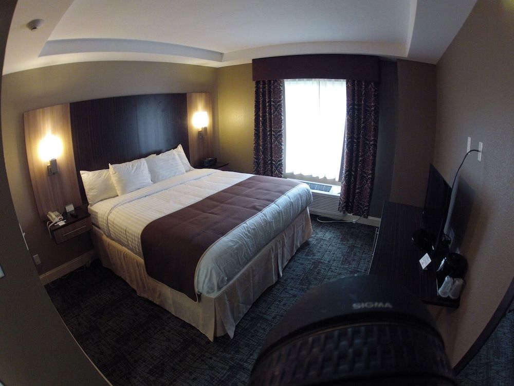 AAshram Hotel by Niagara River Deluxe Room, 1 King Bed 3