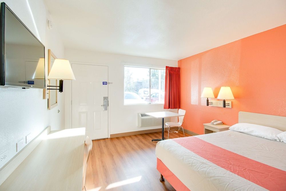 Standard Room, 1 Queen Bed, Non Smoking