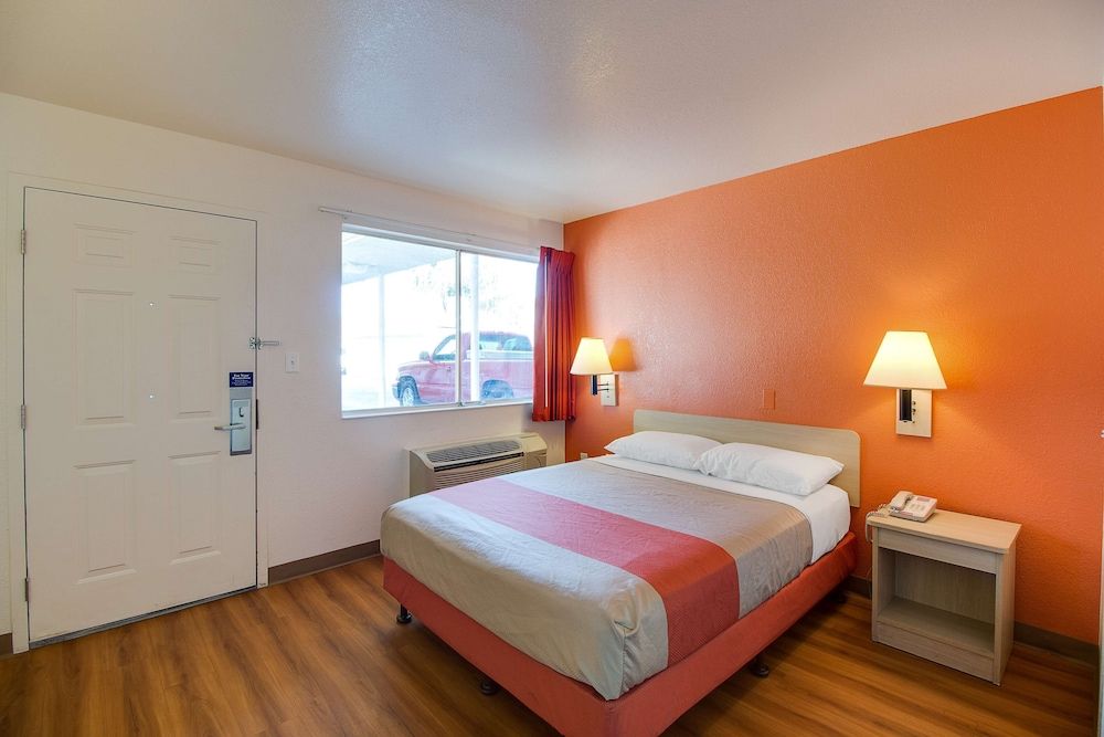 Standard Room, 1 Queen Bed, Non Smoking