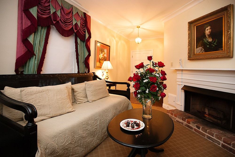 Monmouth Historic Inns and Gardens Deluxe Suite, 1 Queen Bed 10