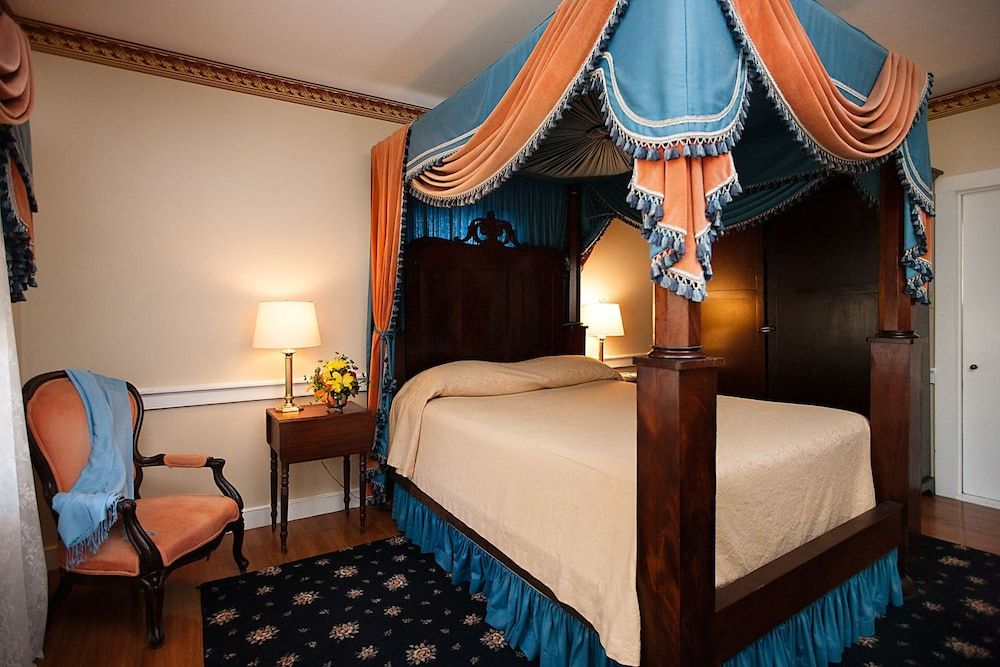 Monmouth Historic Inns and Gardens Deluxe Suite, 1 Queen Bed 7