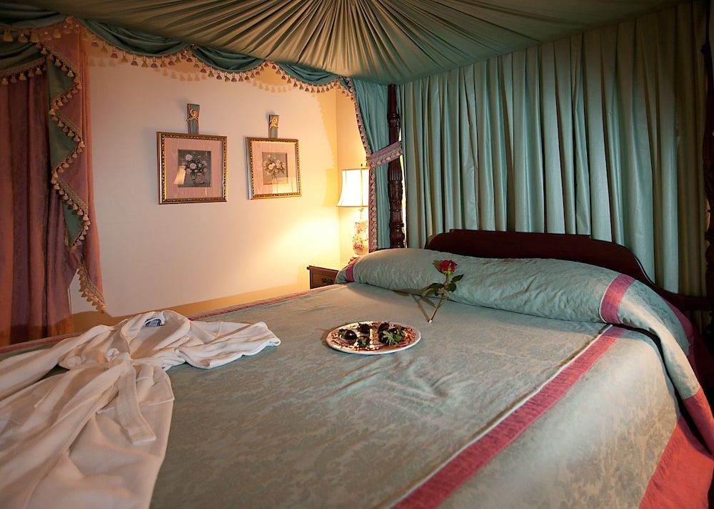 Monmouth Historic Inns and Gardens Deluxe Suite, 1 Queen Bed 6