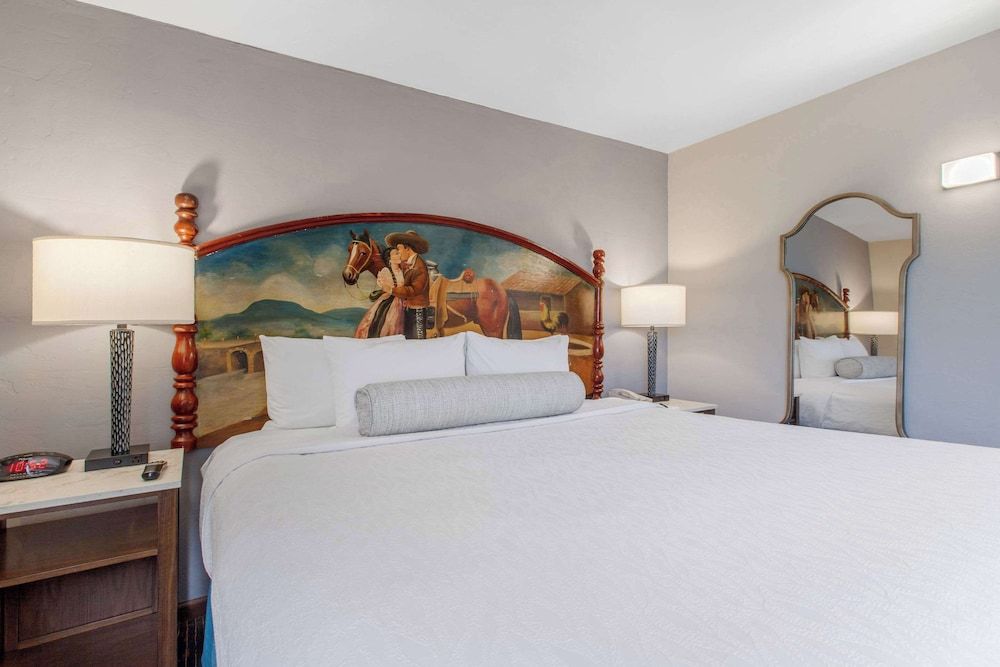 Suite, 1 King Bed, Non Smoking