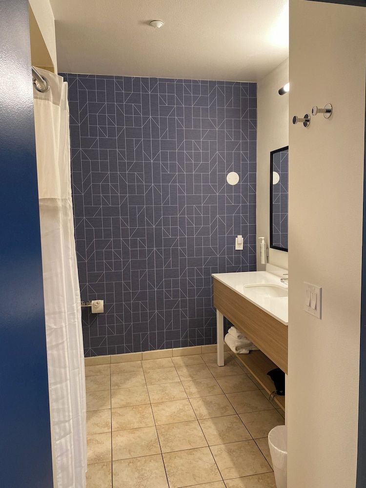 Spark by Hilton Yucca Valley Joshua Tree Room, 1 King Bed with Sofa bed 5