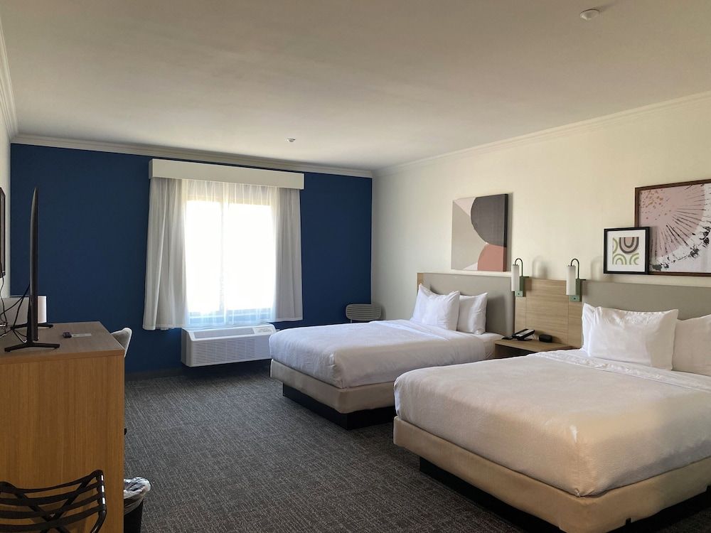 Spark by Hilton Yucca Valley Joshua Tree Room, 2 Queen Beds, Accessible (Mobility & Roll-In Shower)