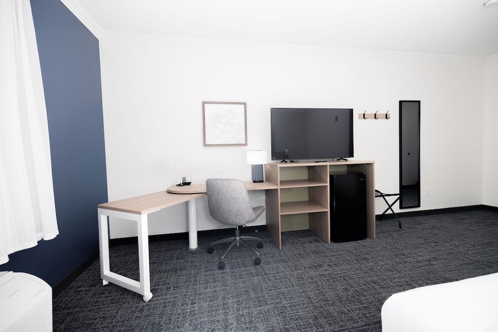 Spark by Hilton Yucca Valley Joshua Tree Room, 1 King Bed with Sofa bed 8