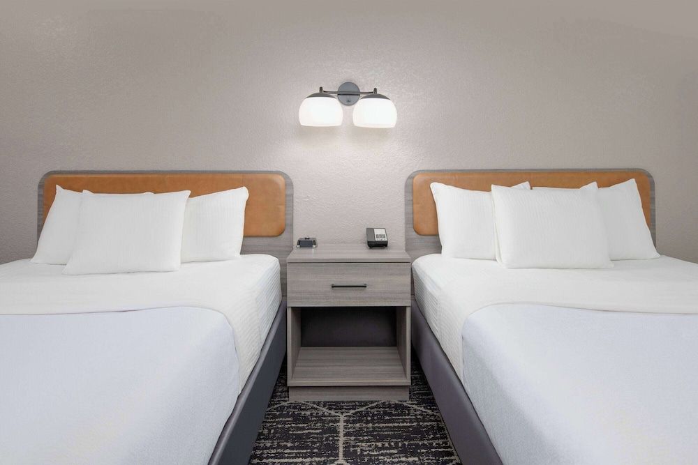 Room, 2 Queen Beds, Non Smoking