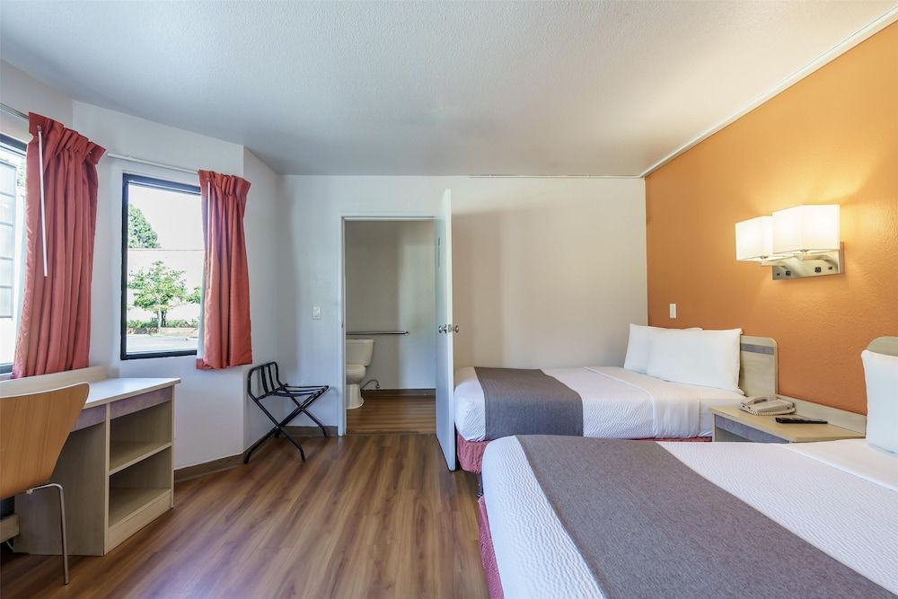 Motel 6 Fremont, CA - North Deluxe Suite, 2 Double Beds, Non Smoking, Refrigerator & Microwave