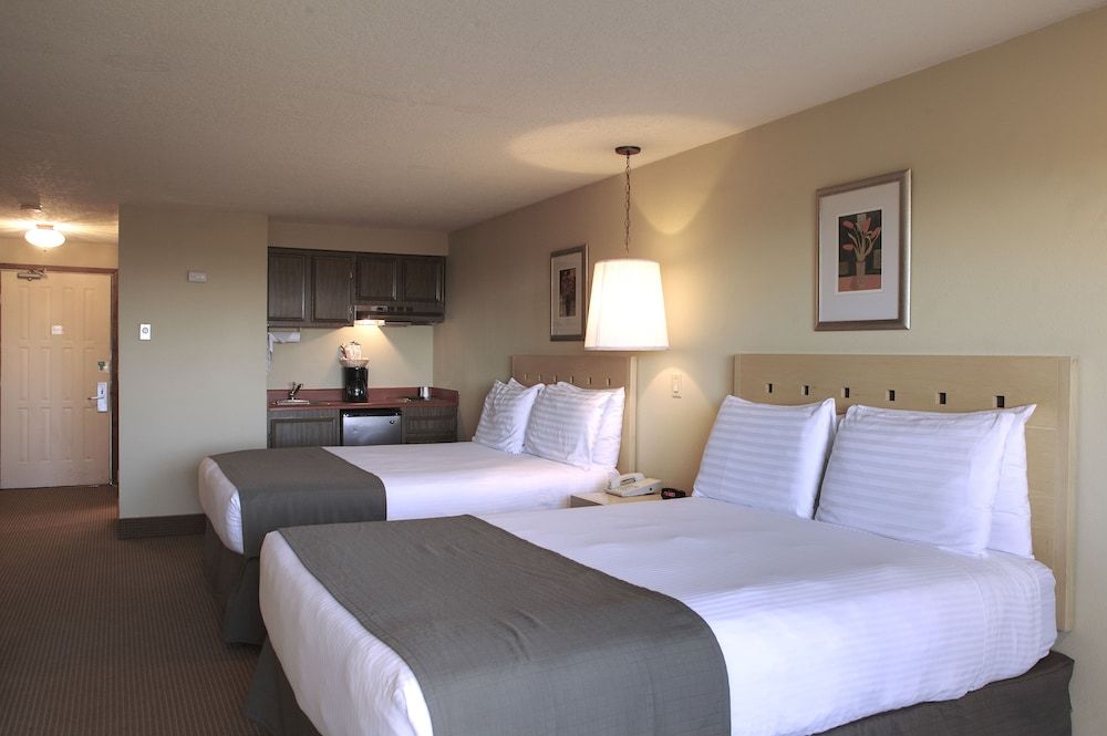 Hi-Tide Oceanfront Inn Room, 2 Queen Beds, Beachfront 4