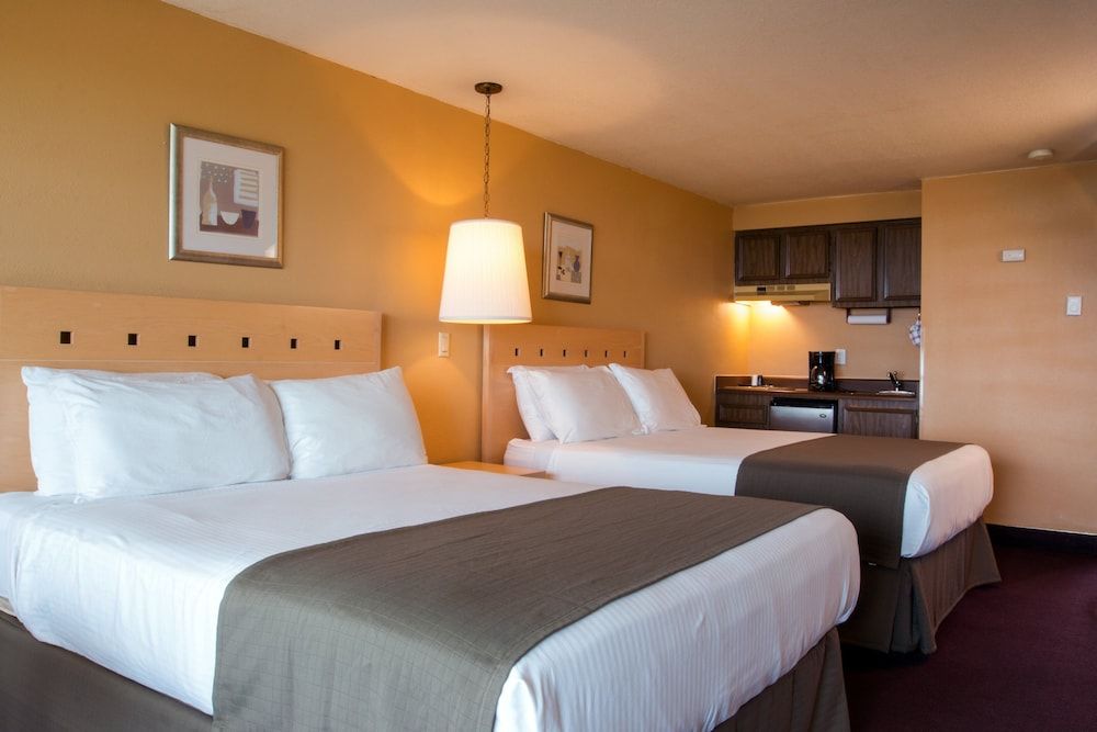 Hi-Tide Oceanfront Inn Room, 2 Queen Beds, Beachfront 6