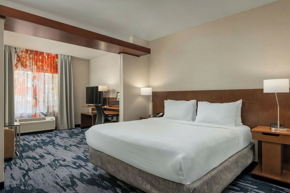 Room, 1 King Bed (Hearing Accessible)