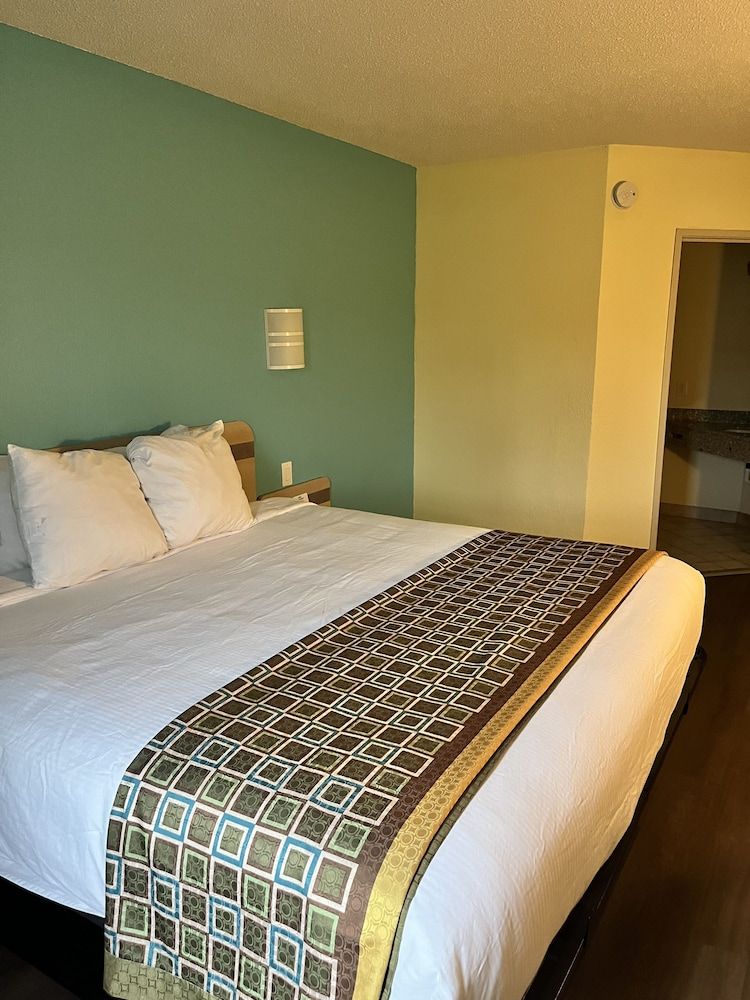 Room, 1 King Bed, Non Smoking