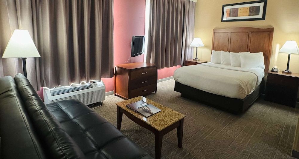 Standard Room, 1 Queen Bed, Accessible, Kitchenette (Walk-in Shower)