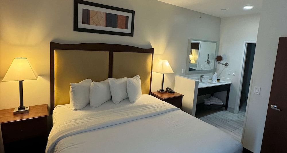 Suite, 1 King Bed, Non Smoking, Kitchen (Full Kitchen)