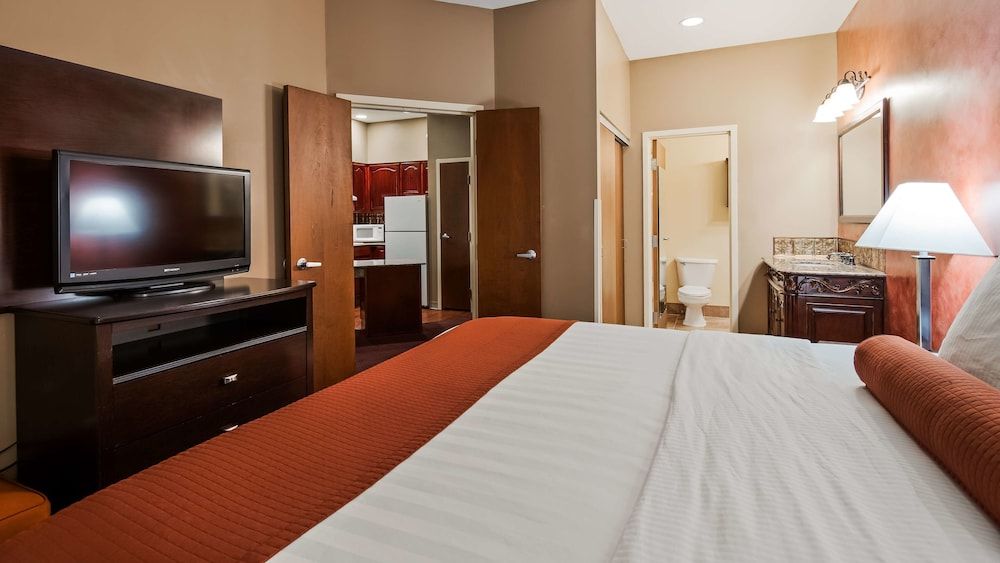 Suite, 1 King Bed, Non Smoking, Kitchen (Full Kitchen)