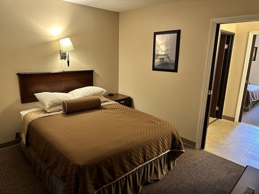 Cedar Hill Lodge Spruce Suite Double Queen Bed, Balcony 2