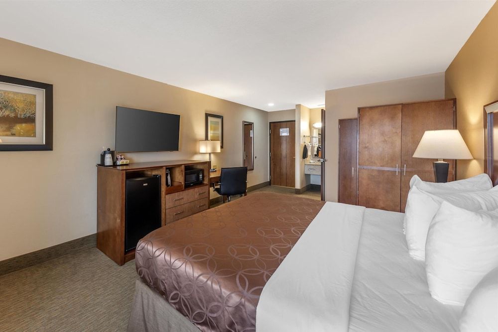 Best Western Plus Atrium Inn Standard Room, 1 King Bed, Non Smoking, Refrigerator & Microwave 3